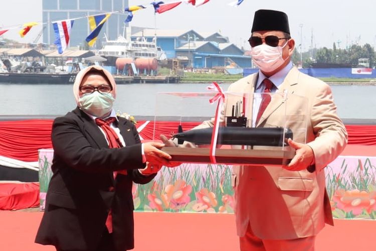 Menhan Prabowo Meresmikan Kapal Selam Alugoro-405 di Surabaya