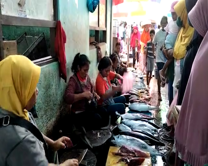 Harga Ikan di Pasar Binaya Mengalami Kenaikan Akibat Cuaca Ekstream 1 Harga Ikan di Pasar Binaya Mengalami Kenaikan Akibat Cuaca Ekstream
