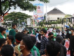 Polresta Ambon Bubarkan Aksi Demo Ratusan Mahasiswa
