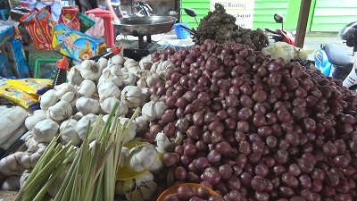 Harga Bawang di Pasar Tradisional Mardika Kota Ambon Mengalami Penurunan 1 Harga Bawang di Pasar Tradisional Mardika Kota Ambon Mengalami Penurunan