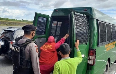 Kejari Tual Eksekusi Ade Ohoiwutun DPO Terpidana Korupsi Makan Minum DPRD Tual