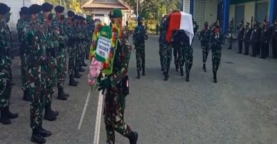 Jenazah Praka Rahman Tomilawa Tiba di Ambon Disambut Upacara Militer