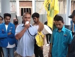 PMII Gelar Demo di Gedung DPRD Maluku Tengah