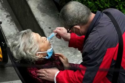 Shanghai China Andalkan Obat Tradisional Lawan Lonjakan COVID-19