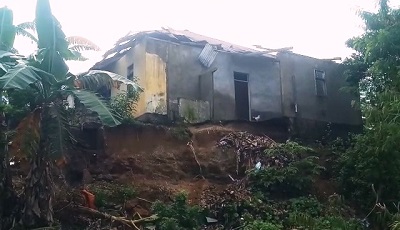 Empat Rumah Warga di Dusun Kelapa Dua Ambruk