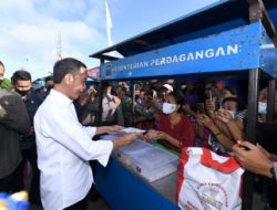 Presiden Jokowi Berkunjung ke Pasar Langgur