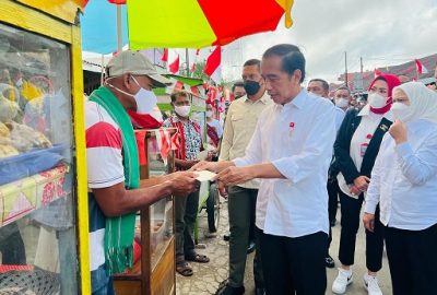 Presiden Jokowi Serahkan BLT BBM Untuk KPM di Kepulauan Tanimbar