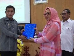 Pj Wali Kota Ambon Serahkan Nota Keuangan Ranperda Perubahan APBD Tahun 2022
