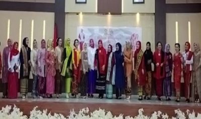 Kaum Ibu dan Remaja Putri Kabupaten Buru Diajak Lestarikan Busana Kebaya