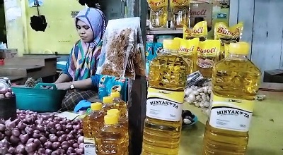 Harga Minyakita di Pasar Binaiya Masohi Rp17.000 Per Liter