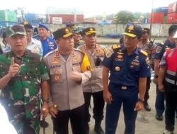 Kapolda Maluku dan Pangdam XVI/Pattimura Tinjau Posko Pengamanan di Pelabuhan Yos Sudarso
