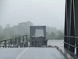 Jembatan Wae Kawanua Putus Akibat Hujan Deras, Arus Transportasi di Tehoru Lumpuh Total