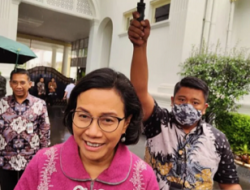 Sri Mulyani Bantah Kabar Mundur dari Kabinet Jokowi