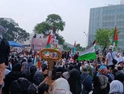 Ribuan Warga Gelar Aksi Bela Palestina di Depan Kedubes AS