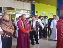Uskup Mgr. Senno Inno Ngutra Kunjungi Saumlaki dan Buka Muspaspas 2024