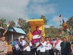 Uskup Seno Ngutra Lakukan Kunjungan Kanonik di Desa Tumblur