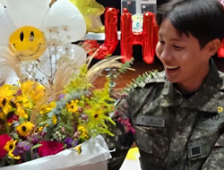 J-Hope BTS Resmi Selesaikan Wajib Militer, Disambut Hangat oleh Jin