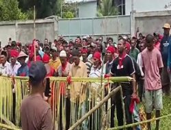 Warga Desa Haya Bakar Kantor dan Fasilitas PT Waragonda Minerals Pratama