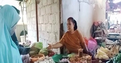 Harga Bumbu Dapur Melonjak di Pasar Tradisonal Wayame Di H-3 Lebaran 1 Pasar