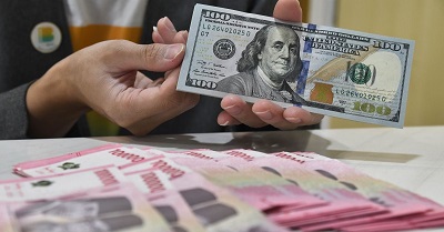 Rupiah Melemah Imbas Ancaman Tarif 100 Persen AS ke China