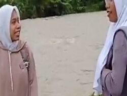Pertaruhkan Nyawa Demi Pendidikan, Pelajar di Buru Seberangi Sungai Tanpa Jembatan