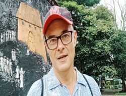 Turis Amerika Terkesan dengan Keindahan Ambon