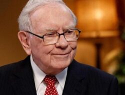 Warren Buffett Mundur dari CEO Berkshire Hathaway, Ini Calon Kuat Penggantinya