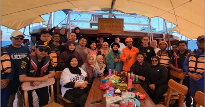 Penumpang kapal wisata