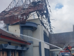 Gedung DPRD NTB Dibakar dan Dijarah