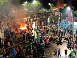 Ribuan Massa Bertahan di Mako Brimob Kwitang Hingga Dini Hari