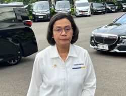 Sri Mulyani Buka Suara soal Gaji Guru & Dosen Kecil