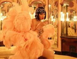 Taylor Swift Dituding Jiplak Gaya Britney Spears di Sesi Foto Album Baru