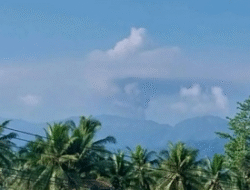 Gunung Dukono Kembali Erupsi, Semburkan Abu Vulkanik Setinggi 900 Meter