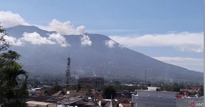 Gunung Marapi Erupsi, Abu Vulkanik Membumbung 1.000 Meter ke Langit