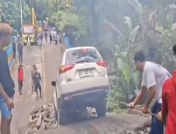 Akses Kendaraan Terputus,  Jembatan Wai Besi VI Ambruk