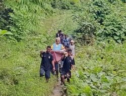 Demi Layanan Kesehatan, Warga Desa Kolowa Tempuh Perjalanan Dua Hari