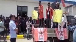 Aksi Demo GMNI Cabang Aru di Pelabuhan Yos Sudarso Dobo 4 Aksi Demo GMNI Cabang Aru di Pelabuhan Yos Sudarso Dobo