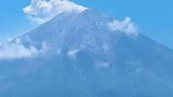 Gunung Semeru Meletus Empat Kali dalam Sehari, Warga Diminta Waspada