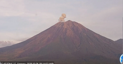 Gunung Semeru Erupsi Lagi, Kolom Abu Capai 700 Meter 1 Gunung Semeru Erupsi Lagi, Kolom Abu Capai 700 Meter