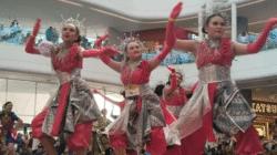 Seribu Penari Meriahkan Indonesia Menari 2025 di Karawang