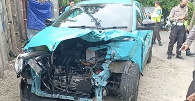Taksi Tersambar Kereta di Cengkareng, Penumpang Marahi Sopir di Lokasi