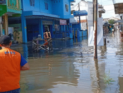 307 Warga Cilacap Mengungsi Akibat Banjir dan Tanggul Jebol