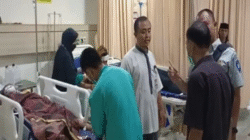 Bus Wisata Terguling di Tol Pemalang, Empat Tewas 2 Bus Wisata Terguling di Tol Pemalang, Empat Tewas