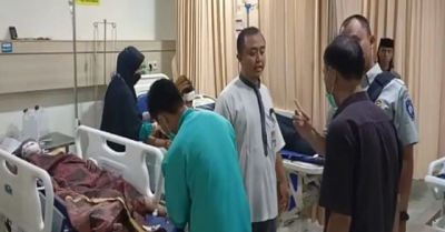 Bus Wisata Terguling di Tol Pemalang, Empat Tewas 1 Bus Wisata Terguling di Tol Pemalang, Empat Tewas
