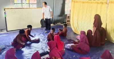 Dua Sekolah di Pamekasan Belajar di Rumah Warga dan Tenda Darurat