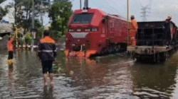 Banjir Rendam Rel, 16 Kereta Dibatalkan di Semarang 8 Banjir Rendam Rel, 16 Kereta Dibatalkan di Semarang
