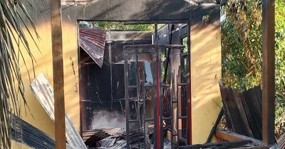 rumah terbakar